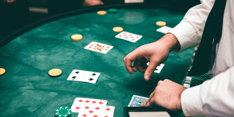 Khám phá Red Dog Poker